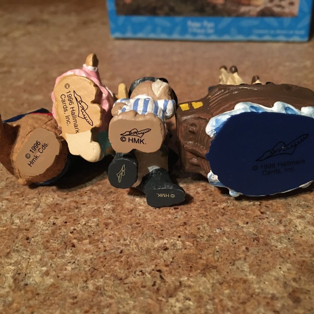 HALLMARK MERRY MINIATURES PETER PAN SET OF 5 TEDDY BEARS - Picture 7 of 8